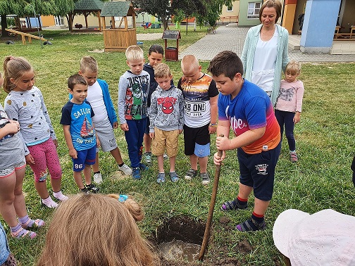 Almafát ültettek Bálint gazda emlékére